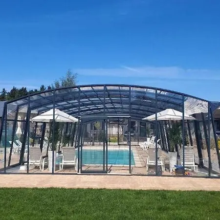 Holiday home Homes With Air Conditioning, Pool, Jacuzzi *